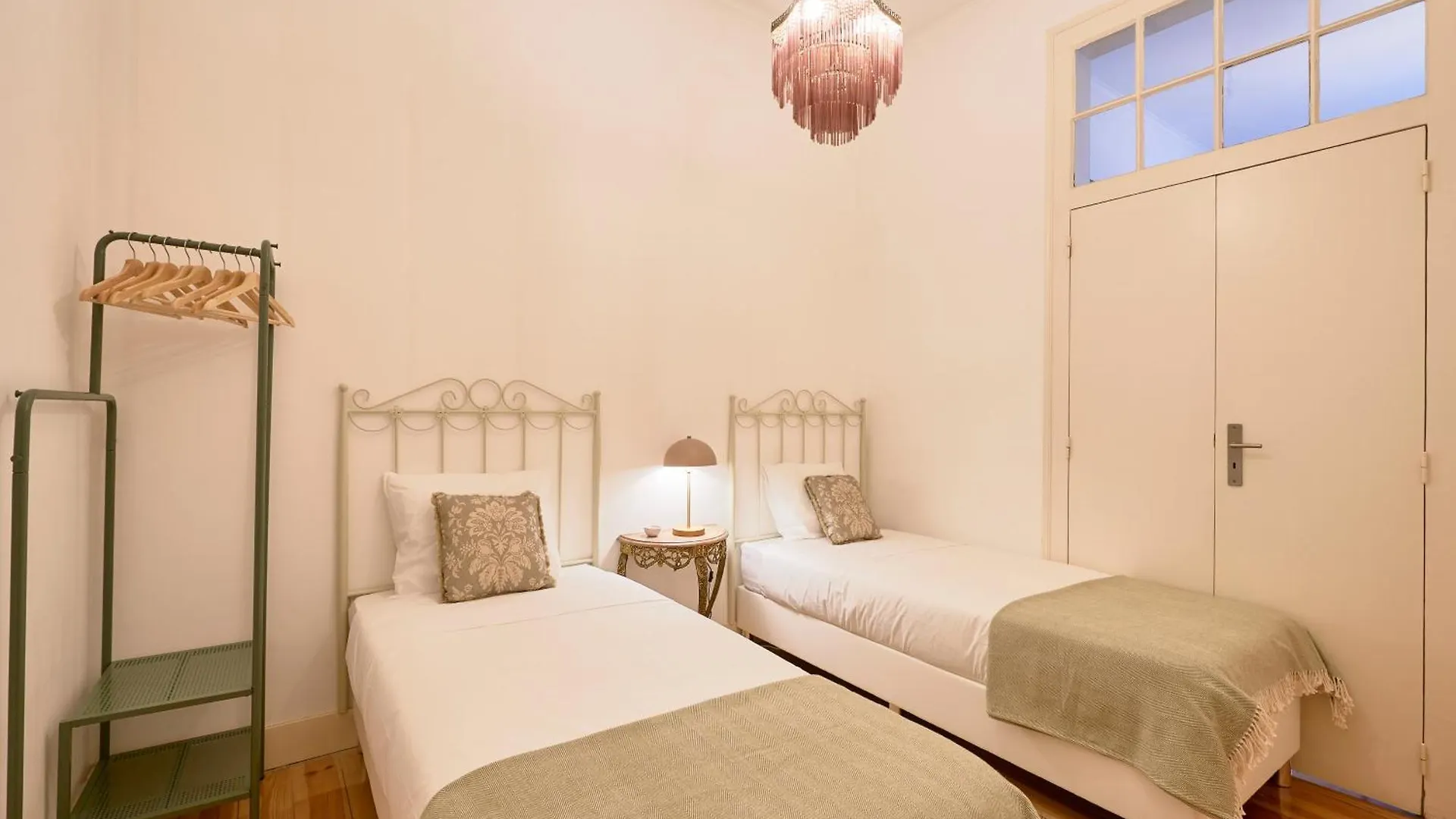 Spacious Apartment In The Perfect Lisbon Location, By Timecooler