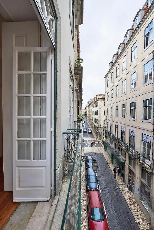 Spacious Apartment In The Perfect Lisbon Location, By Timecooler