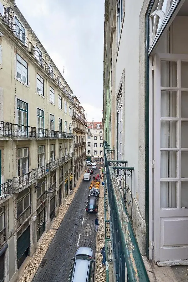 Spacious Apartment In The Perfect Lisbon Location, By Timecooler Portogallo